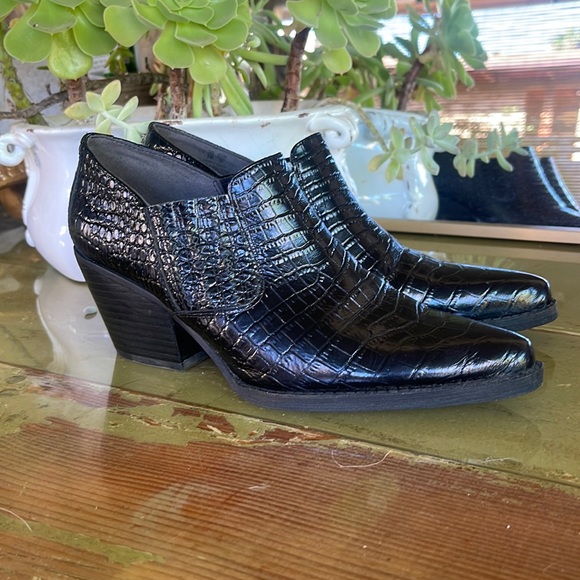 Gorgeous Sam Edelman ankle booties Size 6 - Picture 1 of 8